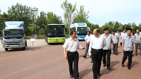 中國汽車工程學(xué)會理事長李駿院士一行到北汽集團(tuán)調(diào)研