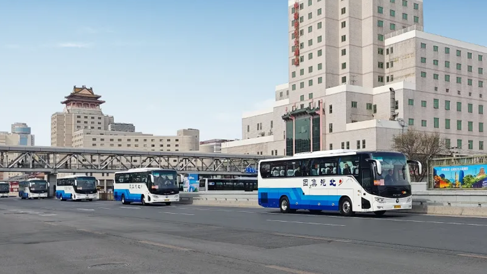 北汽集團連續(xù)21年護航全國兩會 38輛品質(zhì)車型“上會”